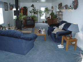 4427-livingroom-frontdoor